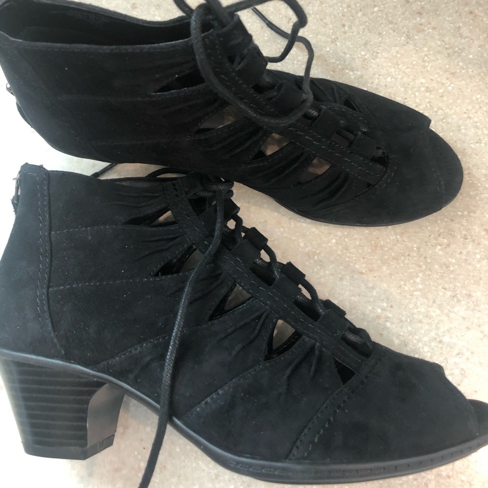 Black Earth Women’s Booties
